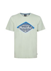 Lichtgroene katoenen t-shirt met korte mouwen, voorzien van een blauwe diamant grafisch ontwerp en de tekst "Petrol Ind." in het midden.