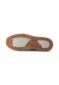 Der Schuhsohle eines Sportschuhs zeigt einen braunen Gummiboden mit strukturierten Griffmustern und einer helleren grauen Zwischensohle, die für Traktion und Stabilität ausgelegt ist.