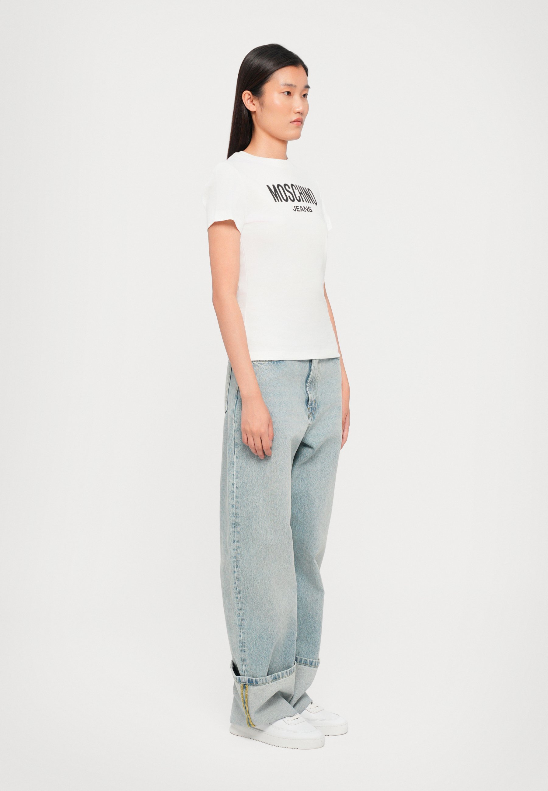 Tシャツ・カットソー MOSCHINO JEANS Woman T-Shirt White 08873203 1002 Moschino EN | Moschino Jeans: Women's designer t-shirts