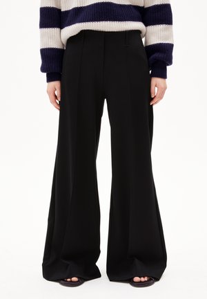 MAEVAA - Stoffhose - black
