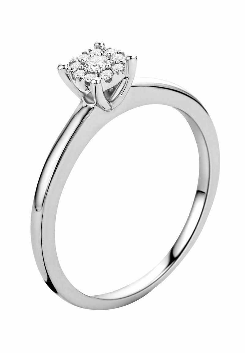 Anello in argento con un cluster rotondo di piccole gemme trasparenti montate su griffe. La fascia è elegante e lucida.