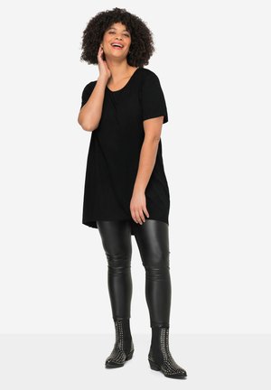 Angel of Style, LONGSHIRT, RUNDHALS, HALBARM, GERUNDETER SAUM - T-shirts basic - black
