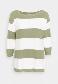 Gestreifenem Pullover mit breiten olivgrünen und weißen horizontalen Streifen, aus einem strukturierten Strickmaterial mit weitem Ausschnitt und Dreiviertelärmeln.