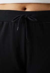 Thumbnail Image 6