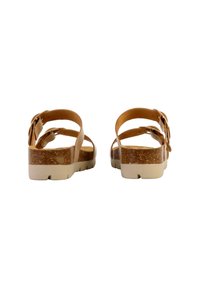 Brune lædersandaler med en kork-mellemsål, to justerbare stropper, en tekstureret overflade og en robust gummisål.
