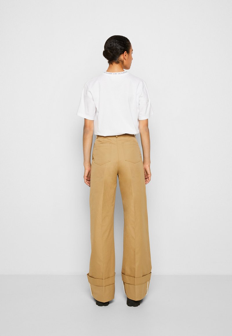 Damen Bekleidung | Victoria Victoria Beckham FLARED TROUSER Stoffhose sandstone/beige - FP57127 Damen Bekleidung | Victoria Victoria Beckham FLARED TROUSER Stoffhose sandstone/beige - FP57127