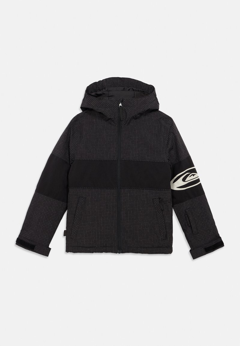 Crna kapuljača jakna s kariranim uzorkom i čvrstim panelima. Ima logo na rukavu, zatvaranje na zip i dva bočna džepa.