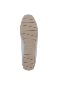 Helle blaue Schuhsohle mit einer strukturierten, beige gummierten Unterseite, die horizontale Rillen und eine gestichelte Kante aufweist. Markenname ist auf der Sohle eingeprägt.