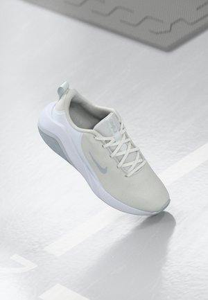 AIR ZOOM BELLA 7 - Träningsskor - white/pure platinum-coloured/white