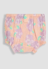 Pantalones cortos para bebés con estampado floral en rosa pálido, con acentos en púrpura y verde. Hechos de tela ligera y arrugada; cintura elástica.