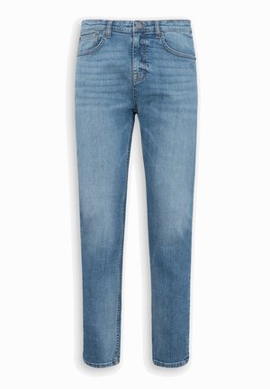 Hellblaue Slim-Fit-Jeans mit fünf Taschen, Knopfverschluss und dezenten ausgewaschenen Details auf weißem Hintergrund.