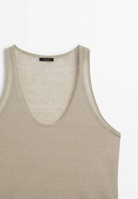Débardeur beige sans manches avec encolure dégagée, présenté à plat sur un fond blanc.
