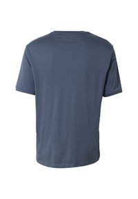 Απλό μπλε κοντομάνικο t-shirt με στρογγυλή λαιμόκοψη, εμφανίζεται από πίσω σε λευκό φόντο.