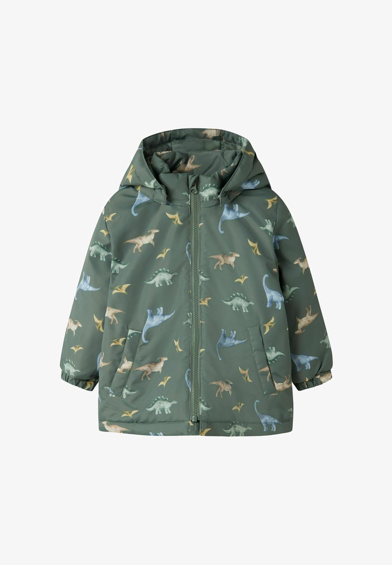 Veste d'enfant verte à capuche avec des motifs de dinosaures bleus, beige et jaunes et des poches avant avec fermeture éclair.