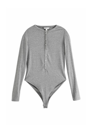 Body gris à manches longues avec un col rond, fermeture à boutons sur le devant, texture côtelée et coupe ajustée. Fabriqué en tissu doux.