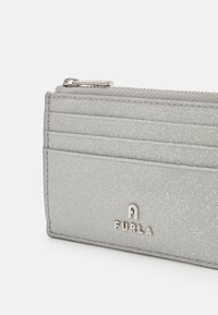 Furla CAMELIA S ZIPPED CARD CASE - Piniginė - silver-coloured