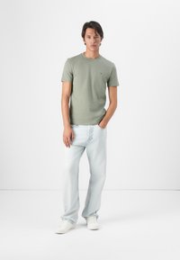 Tommy Jeans - SLIM TEE 2 PACK - T-shirt basique - ecru/utility sage Image miniature 1