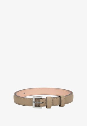 Hellbrauner Ledergürtel mit glatter Textur, dünnem Design und silberfarbener Metallschnalle. Verfügt über mehrere Löcher zur anpassbaren Größenverstellung.