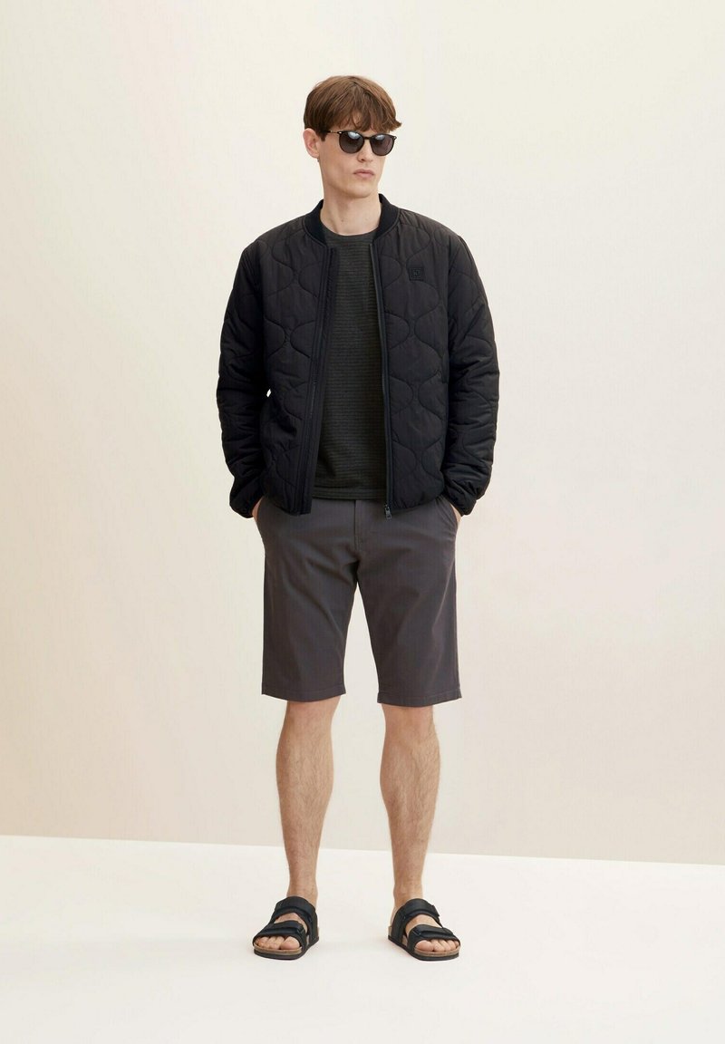 Herren Chino Shorts | TOM TAILOR Shorts tarmac grey/grau - TC44804 Herren Chino Shorts | TOM TAILOR Shorts tarmac grey/grau - TC44804