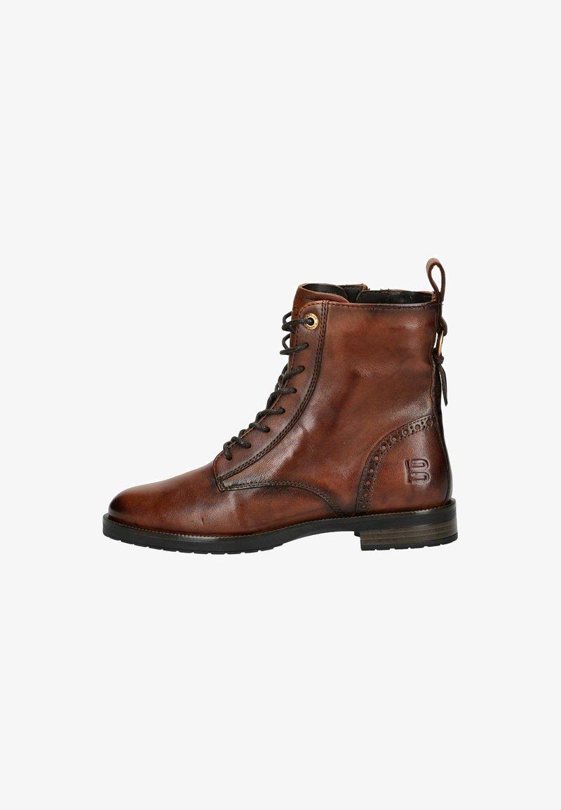 Stivaletto in pelle marrone con lacci, punta arrotondata, cuciture a contrasto, dettagli brogue laterali e linguetta sul tallone.