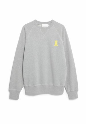 Lichtgrijze sweater met ronde hals en geribbelde manchetten en boord, met een klein geel logo in de vorm van een sleutelgat op de linkerborst.