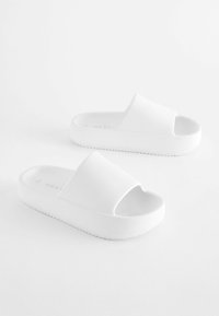 Next STANDARD - Strandpapucsok és -szandálok - white