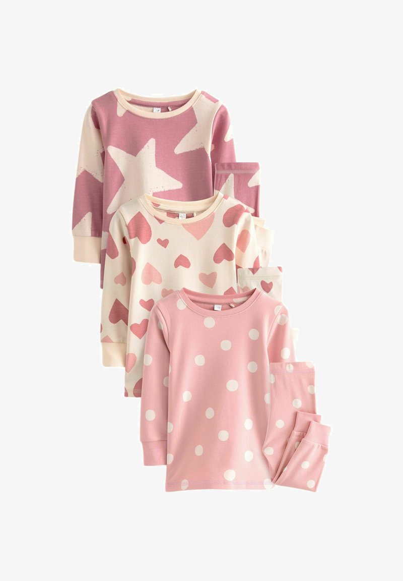 Trois pyjamas pour enfants à manches longues pliés en rose et crème avec des motifs étoiles, cœurs et pois.