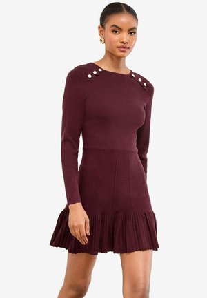 PETITE FIT   - Svetríkové šaty - berry red