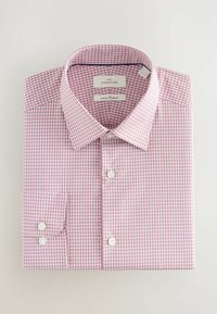 Camicia in cotone a quadri rosa e bianchi con colletto classico, polsini con bottoni e vestibilità slim. L'etichetta riporta "Next Signature, 100% cotone."