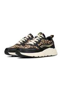 Zapatillas de print de leopardo con acentos de cuero negro, cordones beige y una suela blanca texturizada. Incluye una franja dorada en el lateral.