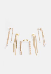 Goldfarbene Ohrringe mit verschiedenen Designs: Kettenglieder, Bandakzente und klare Kristalldetails. Mehrere Stile sind im Set enthalten.