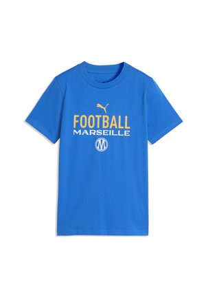 Niebieska koszulka z krótkim rękawem z żółtym logo Puma oraz żółto-białym napisem "Football Marseille" i okrągłą emblematem "M" poniżej.