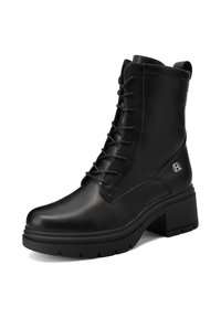 Stivaletto nero in pelle con tacco spesso, design con lacci e suola testurizzata. Presenta un accento del logo in metallo sul lato.