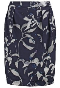 Navy polyester-sekoisesta valmistettu kukkakuosiset kynähame. Edessä pleatattu muotoilu ja abstraktit valkoiset ja siniset lehtikuviot.