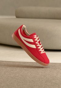 Unausgewählt, red/white mastice