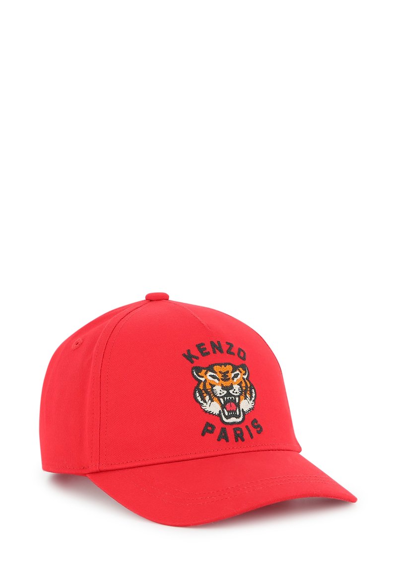 Casquette de baseball rouge avec une visière courbée, ornée d'un motif de tigre brodé et du texte "KENZO PARIS" en noir autour du design.