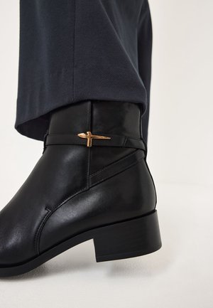 Tamaris, Bottines - black