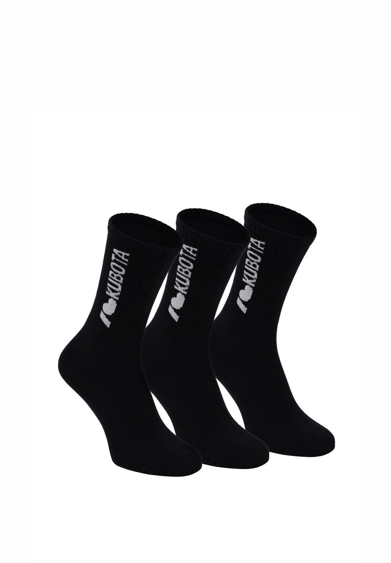 Czarne bawełniane skarpetki o prążkowanej fakturze, z białym napisem "I ♥ KUBOTA". Sprzedawane w zestawie trzech par, długość średnio za kostkę.