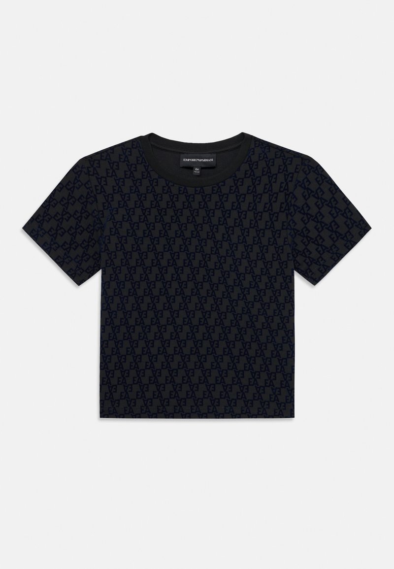 Melnā T-krekls ar atkārtotu tumši zilu EA logo rakstu. Apaļš kakls un īsās piedurknes, izgatavots no mīkstas auduma.