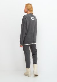 Cesare Gaspari OVERSIZED JOGGER SET  - Spodnie treningowe