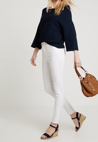 KIOMI Stickad tröja - dark blue