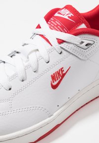 Nike Sportswear GRANDSTAND II - Sportcipő - white/university red