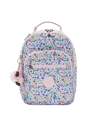 Batoh s květinovým vzorem na růžovém podkladu, se zipovými uzávěry, horním uchem, přední kapsou a malým přívěskem ve tvaru opičky.