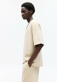 PULL&BEAR SHORT SLEEVE - T-shirts basic - sand