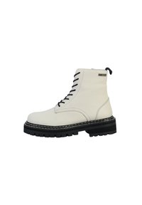 Botín de cuero blanco hasta el tobillo con suela de goma negra, diseño con cordones y costuras en contraste. Presenta una lengüeta en la parte posterior para facilitar el calzado.