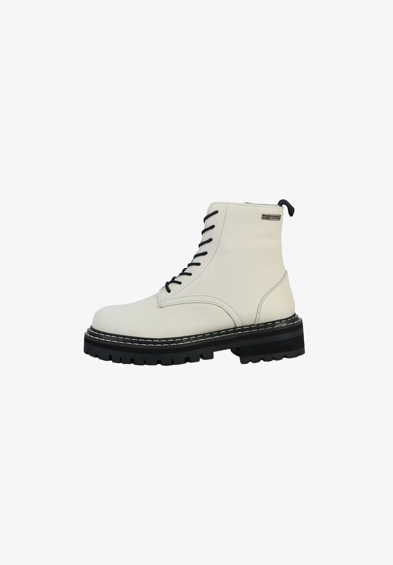 Stivaletto bianco in pelle con suola in gomma nera, design con lacci e cuciture a contrasto. Presenta una linguetta sul retro per una facile calzata.