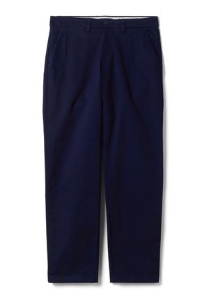 Pantaloni casual blu navy con passanti per cintura, chiusura con bottone e tasche laterali, mostrati su uno sfondo bianco semplice.