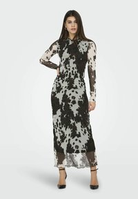 Robe à manches longues, ajustée, en tissu transparent avec un motif tacheté noir et gris. Équipée d'un ourlet fluide et de manches transparentes.