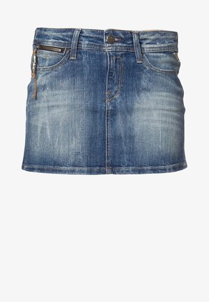 Mini-jupe en jean bleu avec lavage délavé, bouton et fermeture éclair à l'avant, passants pour ceinture et petite poche zippée sur le côté droit.