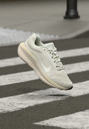 AIR WINFLO 11 - Hardloopschoenen voor op de weg - chalk/white/coconut milk/sail/pencil point